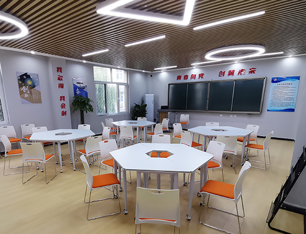 雙創(chuàng)另一個教室添加照片小.jpg